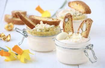 Mousse van yoghurt en abrikozen